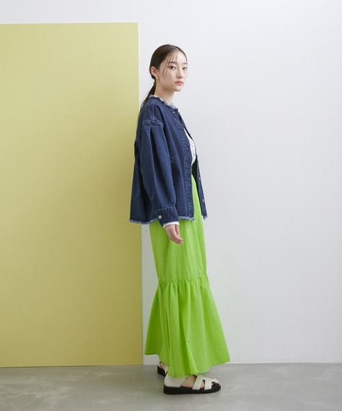 ADAM ET ROPE'(アダムエロペ)の「【サステナブル・WEB限定】カットオフデニムジャケット(デニムジャケット・レディース・ブルー/ホワイト・FREE)」の7枚目の写真