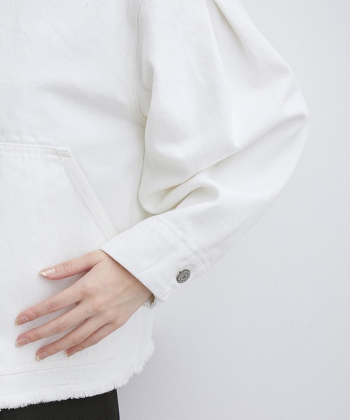 ADAM ET ROPE'(アダムエロペ)の「【サステナブル・WEB限定】カットオフデニムジャケット(デニムジャケット・レディース・ブルー/ホワイト・FREE)」の16枚目の写真
