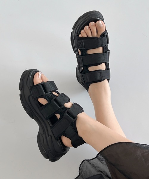 Shoes in Closet(シューズインクローゼット)の「+6.0㎝ 軽量 厚底 クッションソール 3本ベルト シンプル スポーツ サンダル 7485(サンダル・レディース・アイボリー/ブラック×ホワイト/ブラック×ブラック/ブラウン系その他/ブラック×カーキ/ライトベージュ/ライトグリーン/ピンク/パープル/オレンジ/ブラック×シルバー/グレー/ダークブラウン/ライトピンク・M/L/LL/S/XS/3L/6L/4L/5L/XXS)」の21枚目の写真