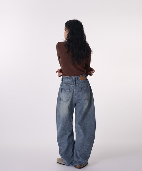 MUHET(ミュエータ)の「belted curve denim pants / ベルト付きカーブデニムパンツ(デニムパンツ・レディース・ライトインディゴブルー/インディゴブルー/ブラック/ブルー系その他・LARGE/MEDIUM/SMALL)」の10枚目の写真