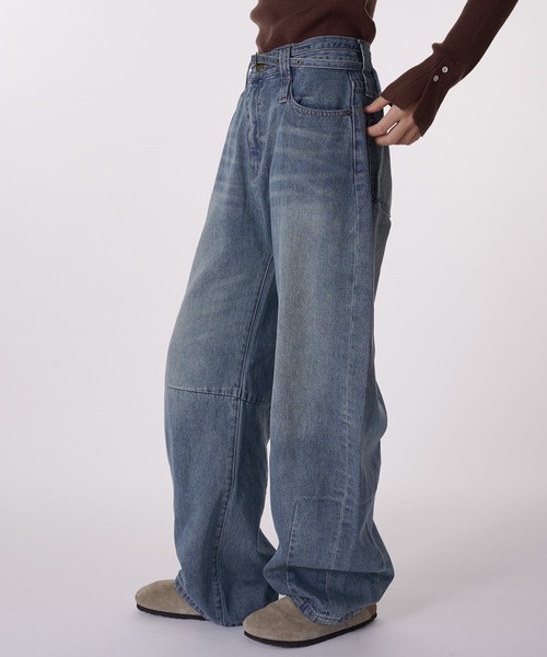 MUHET(ミュエータ)の「belted curve denim pants / ベルト付きカーブデニムパンツ(デニムパンツ・レディース・ライトインディゴブルー/インディゴブルー/ブラック/ブルー系その他・LARGE/MEDIUM/SMALL)」の7枚目の写真