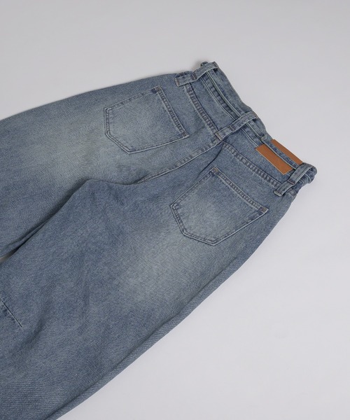 MUHET(ミュエータ)の「belted curve denim pants / ベルト付きカーブデニムパンツ(デニムパンツ・レディース・ライトインディゴブルー/インディゴブルー/ブラック/ブルー系その他・LARGE/MEDIUM/SMALL)」の22枚目の写真