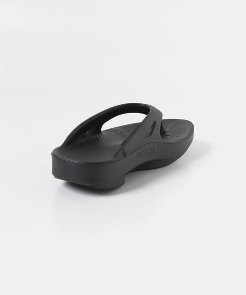 OOFOS(ウーフォス)の「OOFOS OOriginal(サンダル・レディース・ブラック/ライトカーキ/ベージュ系その他・6/7)」の10枚目の写真