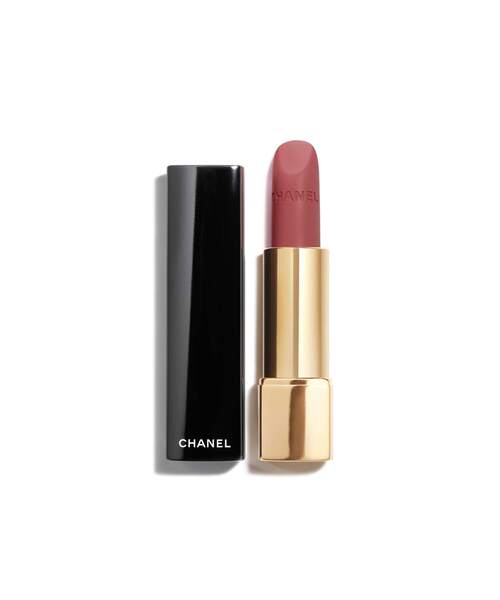 CHANEL(シャネル)の「ルージュ アリュール ヴェルヴェット リップスティック(ルミナス マットな仕上がり)(口紅/リップティント/グロス・レディース・56 ルージュ シャルネル/37 レグズベラント/38 ラ ファシナント/44 ラ ディヴァ/51 ラ ブルヴェルソント/46 ラ マリシユーズ/66 リンドマービレ/72 アンフラローズ/62 リーブル/61 ラ スクレット/69 アプストレ/58 ルージュ ヴィ/70 ユニーク/57 ルージュ フー/43 ラ ファヴォリット/64 ファースト ライト/42 レクラタント/68 エモティヴ/74 ローキー/75 モード/61 アンテュイティヴ/53 アンスピラント/63 エサンシエル ドゥ シャネル/71 リュプチュリスト/54 パラドクサル/55 ソフィスティケ/60 アントンポレル ドゥ シャネル/47 フランボイヤン ドゥ シャネル/51 レジャンデール/64 エテルネル/72 ミステリユーズ/46 マニエティック/48 アルダント/45 アンタンス/76 ヴェルサティル/77 アフランシー/79 エレガント/78 イニミタブル・FREE)」の6枚目の写真
