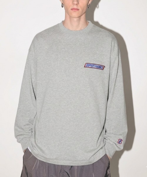 SUPERTHANKS(スーパーサンクス)の「グラフィック刺繍&バックプリント ロングTシャツ(ユニセックス)"You're not you when you're content." L/S T-shirt(Tシャツ/カットソー・メンズ・ホワイト/ブラック/ライトカーキ/アッシュグレー・L/S/M)」の2枚目の写真