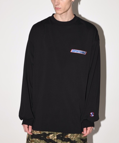 SUPERTHANKS(スーパーサンクス)の「グラフィック刺繍&バックプリント ロングTシャツ(ユニセックス)"You're not you when you're content." L/S T-shirt(Tシャツ/カットソー・メンズ・ホワイト/ブラック/ライトカーキ/アッシュグレー・L/S/M)」の1枚目の写真