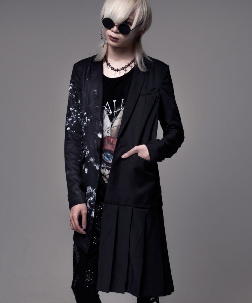CIVARIZE(シヴァーライズ)の「『CIVARIZE』アシンメトリープリーツロングテーラードジャケット(テーラードジャケット・メンズ・A/B・M/L)」の2枚目の写真