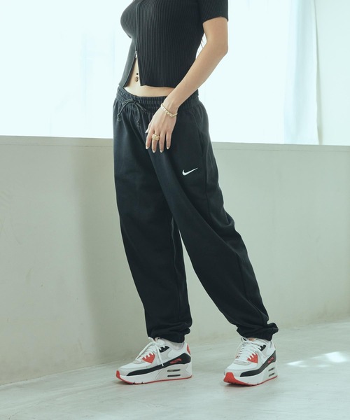 NIKE(ナイキ)の「《セットアップ対応商品》ナイキ スポーツウェア フェニックス フリース ウィメンズ ハイウエスト オーバーサイズド フレンチ テリー スウェットパンツ / Nike Sportswear Phoenix Fleece Women's High-Waisted Oversized French Terry Sweatpants HJ8466-010 Black(スウェットパンツ・レディース・ブラック・S/M/L/XS/XL)」の2枚目の写真