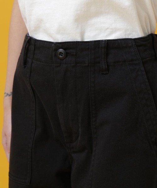 AVIREX(アヴィレックス)の「BAKER SEMI STRAIGHT PANTS/ ベイカーセミストレートパンツ(その他パンツ・レディース・ベージュ/オリーブ系/ブラック・M/S)」の21枚目の写真