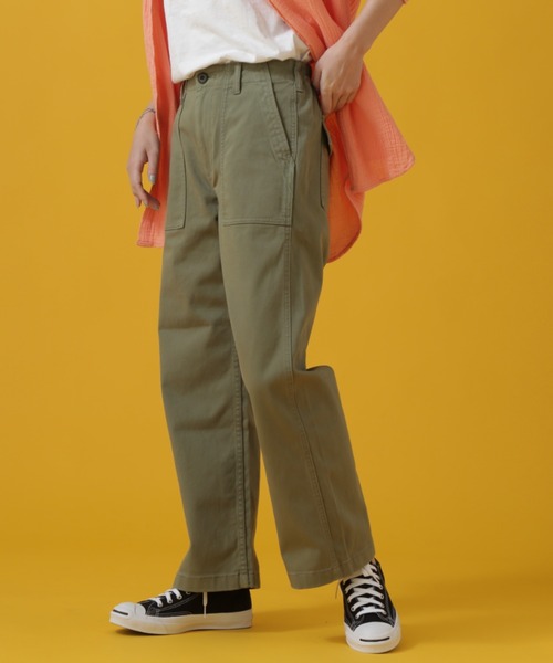AVIREX(アヴィレックス)の「BAKER SEMI STRAIGHT PANTS/ ベイカーセミストレートパンツ(その他パンツ・レディース・ベージュ/オリーブ系/ブラック・M/S)」の5枚目の写真