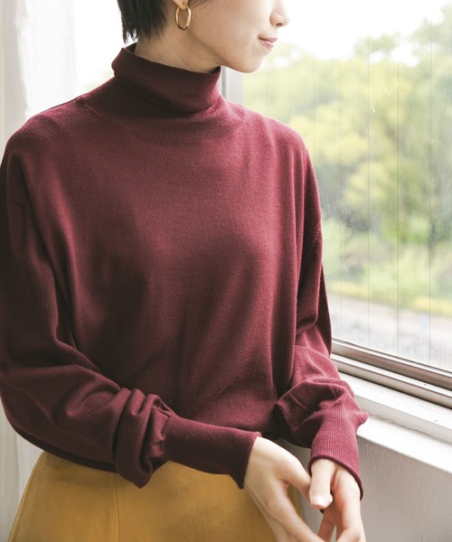 URBAN RESEARCH(アーバンリサーチ)の「カシミヤウールタートルニット(ニット/セーター・レディース・ブラック/パープル/オフホワイト/グリーン系その他・FREE)」の1枚目の写真