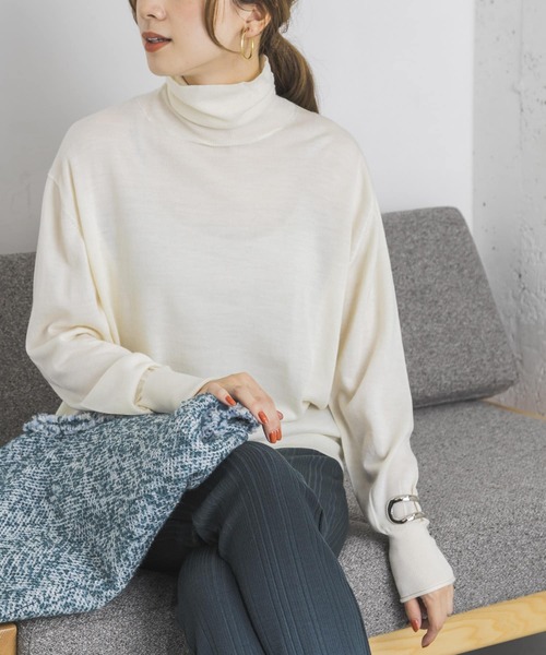 URBAN RESEARCH(アーバンリサーチ)の「カシミヤウールタートルニット(ニット/セーター・レディース・ブラック/パープル/オフホワイト/グリーン系その他・FREE)」の2枚目の写真