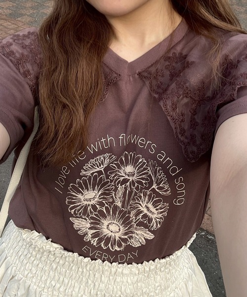 Samansa Mos2(サマンサ モスモス)の「シアーレース襟付Tシャツ(Tシャツ/カットソー・レディース・ブラウン/グレー/ブルー/オフホワイト/チャコールグレー・F)」の4枚目の写真