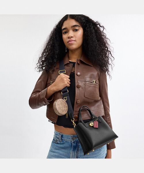 COACH(コーチ)の「ウィロウ トート バッグ 18(ショルダーバッグ・レディース・ブラック系その他・ONE)」の2枚目の写真