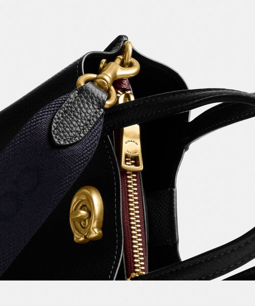 COACH(コーチ)の「ウィロウ トート バッグ 18(ショルダーバッグ・レディース・ブラック系その他・ONE)」の7枚目の写真