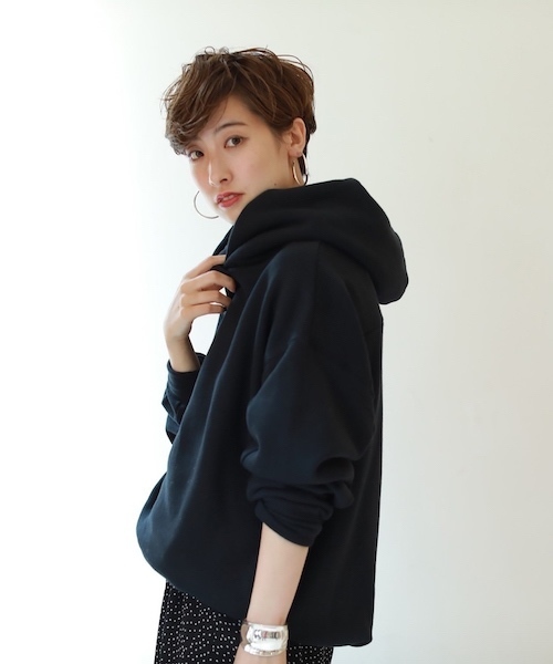 TODAYFUL(トゥデイフル)の「コクーンワームパーカー(パーカー・レディース・ブラック/オフホワイト/グレイッシュベージュ・FREE)」の2枚目の写真