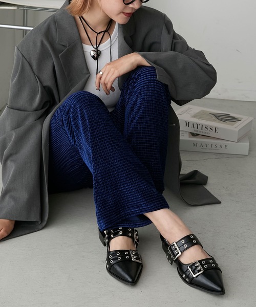 forksy.(フォルクシー)の「【forksy.】ハトメベルトポインテッドトゥパンプス(パンプス・レディース・ブラック/シルバー・LL/L/M/S)」の6枚目の写真