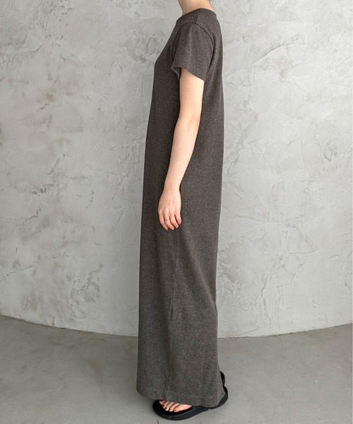 feepur(フェピュール)の「【TALL/2Tサイズあり】カットリブハーフスリーブワンピース(ワンピース・レディース・ブラック/チャコールグレー/オートミール・MEDIUM/TALL/2T/SMALL)」の10枚目の写真