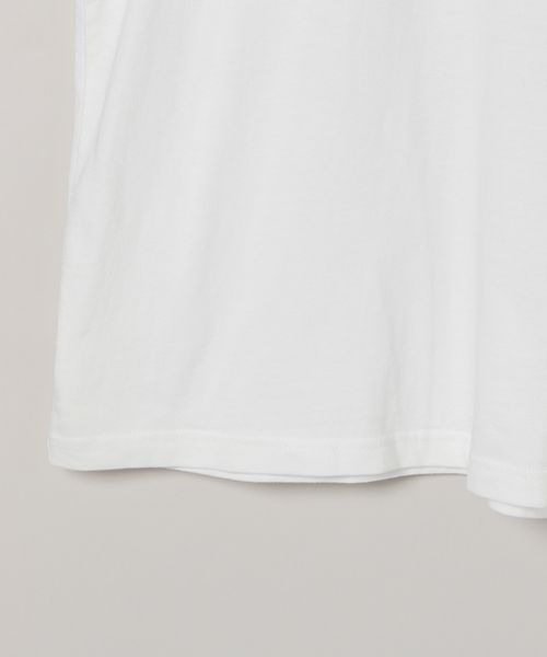 JEANASIS(ジーナシス)の「フォトグラフィックプリントロンTEE/211041(Tシャツ/カットソー・レディース・グレー系その他/ホワイト系その他/レッド系その他・FREE)」の5枚目の写真