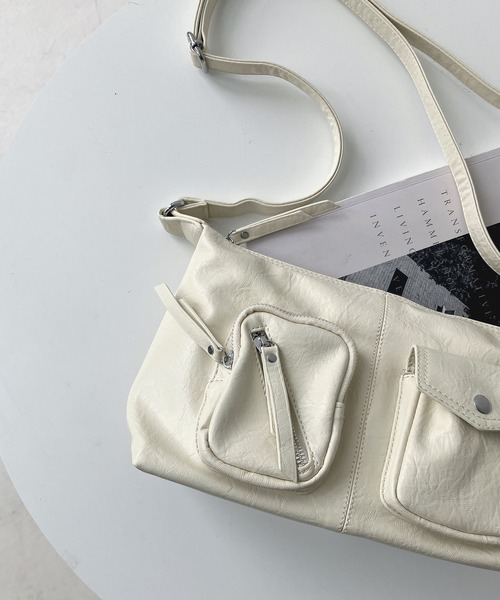 AS KNOW AS plus(アズノゥアズプラス)の「ダブルポケット エコレザーショルダーバッグ【ZOZOTOWN限定アイテム】(ショルダーバッグ・レディース・ブラック/オフホワイト/ブルー/ピンク・FREE)」の22枚目の写真