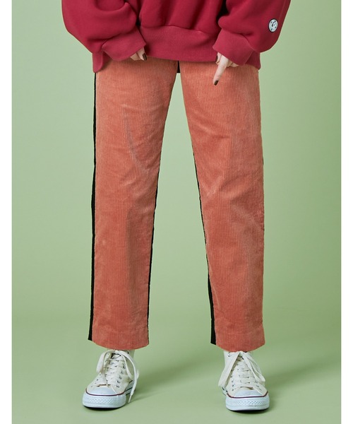 Little sunny bite(リトルサニーバイト)の「Universal overall x little sunny bite Corduroy pants(その他パンツ・レディース・ホワイト/ブルー/ピンク・SMALL/MEDIUM)」の3枚目の写真