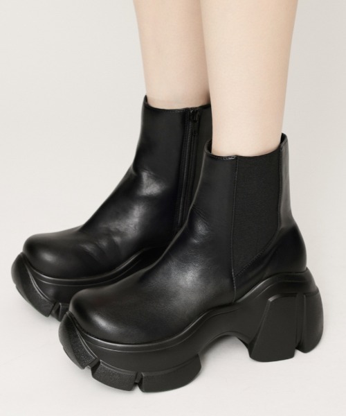 SLY(スライ)の「COLOR SOLE SHORT BOOTS カラー ソール ショート ブーツ 厚底(ブーツ・レディース・ブラック/ダークブラウン/グリーン系その他2・SMALL/MEDIUM/LARGE)」の1枚目の写真
