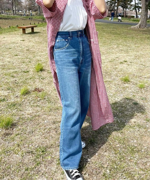 春 コーデにおすすめ！すっきり見えが叶うハイウエストストレートワイドデニムの13枚目の写真