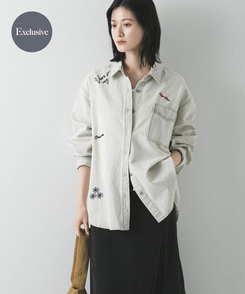 PICCADILLY(ピカデリー)の「『別注』PICCADILLY×URBAN RESEARCH 刺繍デニムシャツ(シャツ/ブラウス・レディース・ライトグレー/ライトインディゴブルー・FREE)」の2枚目の写真