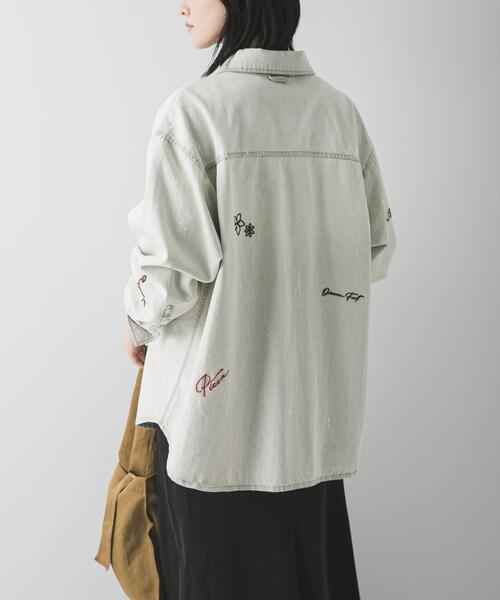 PICCADILLY(ピカデリー)の「『別注』PICCADILLY×URBAN RESEARCH 刺繍デニムシャツ(シャツ/ブラウス・レディース・ライトグレー/ライトインディゴブルー・FREE)」の22枚目の写真