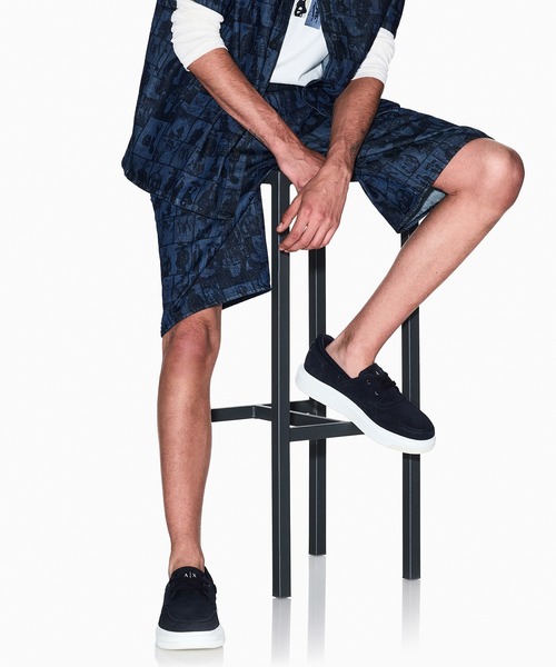 ARMANI EXCHANGE(アルマーニエクスチェンジ)の「【A|X アルマーニ エクスチェンジ】アーカイブプリント バギーショーツ_J91 BAGGY SHORT(デニムパンツ・メンズ・インディゴブルー・32inch/31inch/29inch/30inch/34inch/33inch)」の1枚目の写真