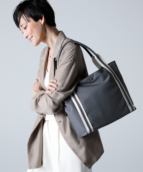 TREASURE TOPKAPI(トレジャートプカピ)の「【TREASURE TOPKAPI】ソフトタッチ テープハンドル トートバッグ A4 / 軽量 / 肩掛け(トートバッグ・レディース・カーキ/ブラック/ベージュ系その他2/チャコールグレー・FREE)」の3枚目の写真