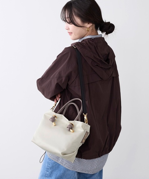 VIOLAd'ORO(ヴィオラドーロ)の「【VIOLAd'ORO】ナイロントートバッグ-BIANCA(トートバッグ・レディース・グレイッシュベージュ/ブルー・FREE)」の3枚目の写真