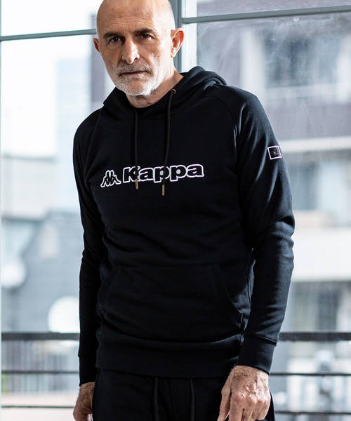 1piu1uguale3 RELAX(ウノピュウノウグァーレトレリラックス)の「Kappa×1PIU1UGUALE3 RELAX ワッペンロゴパーカー(パーカー・メンズ・ブラック/グレー・SMALL/MEDIUM/LARGE/X-LARGE/XX-LARGE)」の1枚目の写真