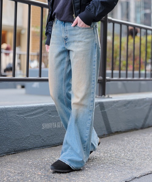 Levi's(リーバイス)の「Levi's/リーバイス LOOSE BOOT ジーンズ(デニムパンツ・レディース・ライトインディゴブルー/ブラック/インディゴブルー/ライトブルー/ダークインディゴブルー/ホワイト・28inch/27inch/26inch/25inch/24inch/23inch)」の6枚目の写真