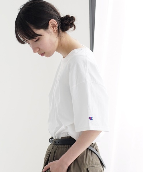 Champion(チャンピオン)の「Champion チャンピオン 無地 ベーシック オーバーサイズ 半袖 クルーネック Tシャツ ワッペン(Tシャツ/カットソー・メンズ・チャコールグレー/マルーン/ネイビー/ダークグリーン/ブラック/アッシュグレー/ホワイト/グレー/レッド/ゴールド/オレンジ/パープル/ロイヤルブルー・X-LARGE/MEDIUM/XX-LARGE/LARGE/SMALL/XXX-LARGE)」の2枚目の写真
