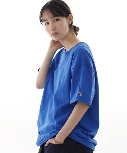 Champion(チャンピオン)の「Champion チャンピオン 無地 ベーシック オーバーサイズ 半袖 クルーネック Tシャツ ワッペン(Tシャツ/カットソー・メンズ・チャコールグレー/マルーン/ネイビー/ダークグリーン/ブラック/アッシュグレー/ホワイト/グレー/レッド/ゴールド/オレンジ/パープル/ロイヤルブルー・X-LARGE/MEDIUM/XX-LARGE/LARGE/SMALL/XXX-LARGE)」の8枚目の写真