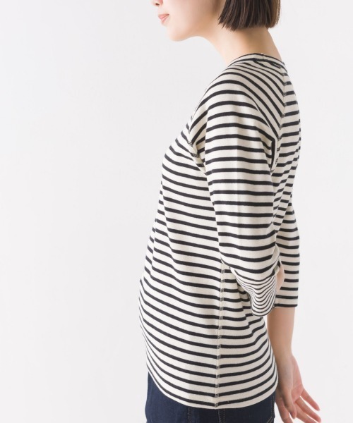 OMNES(オムネス)の「ストレッチジャガード 六分袖Tシャツ(Tシャツ/カットソー・レディース・ホワイト/チャコールグレー/ブラック/ベージュ/グレー/ホワイト系その他/ネイビー/ブルーグレー/ブラウン/ホワイト系その他2/ブラック系その他/ブルー/ホワイト系その他3/スモークグレー/ブラック系その他2/ホワイト系その他4・SMALL/MEDIUM/LARGE/X-LARGE)」の18枚目の写真