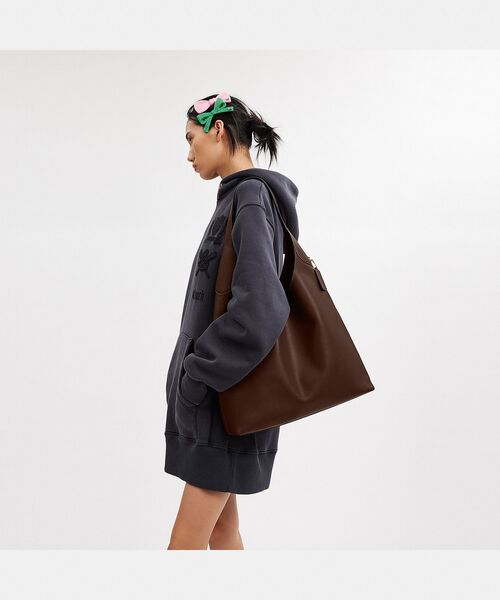 COACH(コーチ)の「ブルックリン ショルダー バッグ 39(ショルダーバッグ・レディース・ブラウン系その他・ONE)」の2枚目の写真