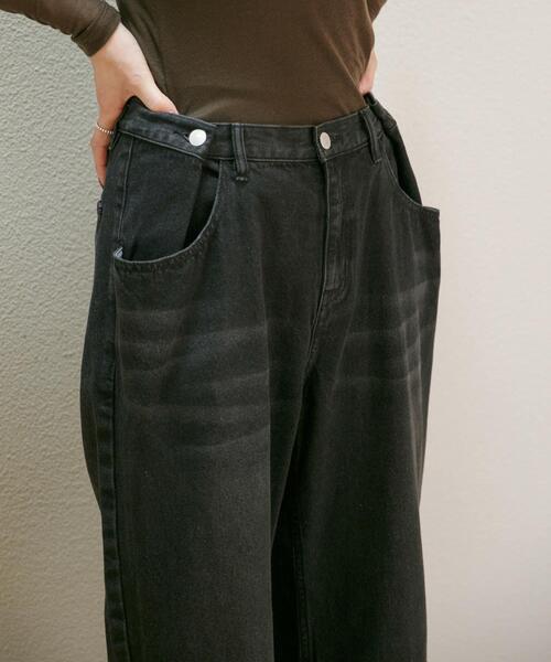 YENN(イエン)の「YENN TUCK BELT DESIGN PANTS(デニムパンツ・レディース・ブラック・36/38/40)」の19枚目の写真