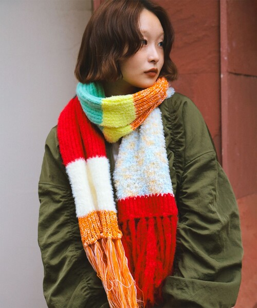 Ray BEAMS(レイビームス)の「ミックス ニット マフラー(マフラー・レディース・レッド/ブルー・ONE SIZE)」の4枚目の写真