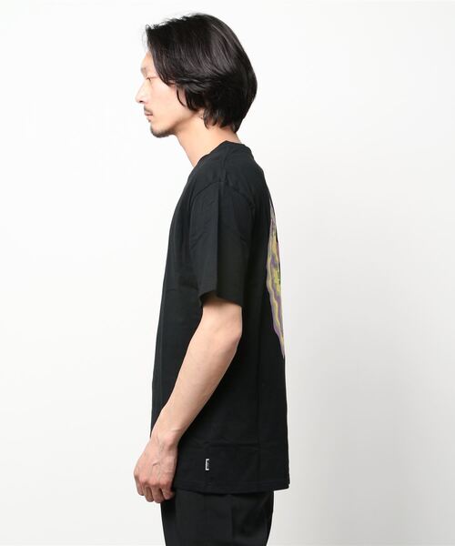 MYne(マイン)の「【MYne】Rose Flower Printed Half Sleeve T-shirt(Tシャツ/カットソー・メンズ・ホワイト/ブラック・S/M/L)」の3枚目の写真