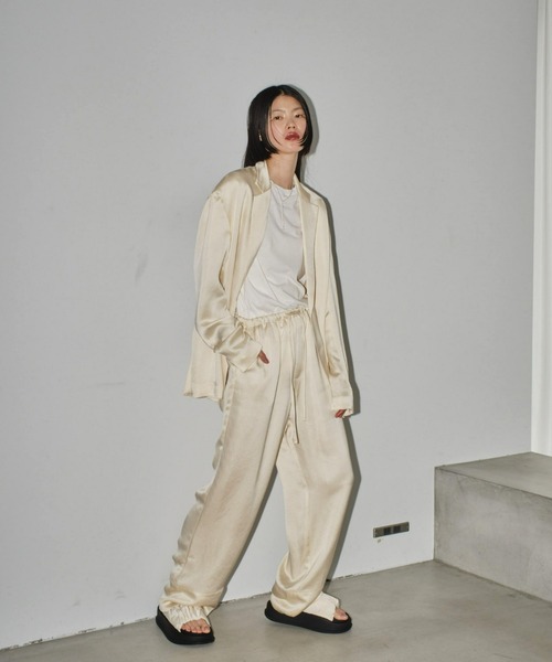 TODAYFUL(トゥデイフル)の「Satin Easy Pants(デニムパンツ・レディース・ブラック/キナリ・36inch/38inch)」の7枚目の写真