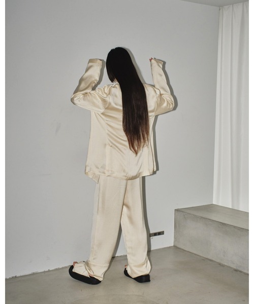 TODAYFUL(トゥデイフル)の「Satin Easy Pants(デニムパンツ・レディース・ブラック/キナリ・36inch/38inch)」の8枚目の写真
