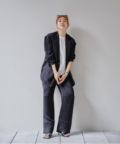 TODAYFUL(トゥデイフル)の「Satin Easy Pants(デニムパンツ・レディース・ブラック/キナリ・36inch/38inch)」の11枚目の写真