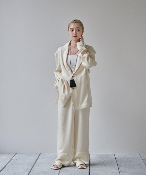 TODAYFUL(トゥデイフル)の「Satin Easy Pants(デニムパンツ・レディース・ブラック/キナリ・36inch/38inch)」の12枚目の写真