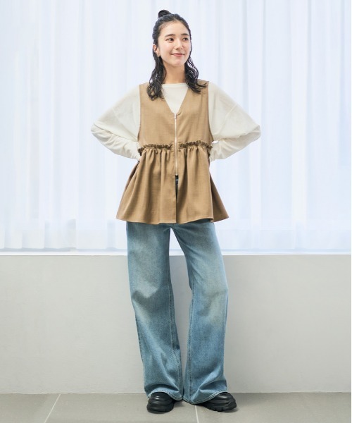 Right-on(ライトオン)の「HONEYSUCKLE ROSE(ハニーサックルローズ)【レディース】デニムワイドパンツ(デニムパンツ・レディース・ノンウォッシュ/ダークインディゴブルー/ライトインディゴブルー・S/M/L/XL)」の4枚目の写真