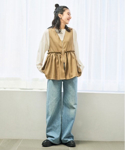 Right-on(ライトオン)の「HONEYSUCKLE ROSE(ハニーサックルローズ)【レディース】デニムワイドパンツ(デニムパンツ・レディース・ノンウォッシュ/ダークインディゴブルー/ライトインディゴブルー・S/M/L/XL)」の5枚目の写真