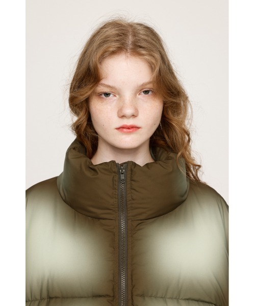 SLY(スライ)の「FADED PRINT PUFFER JK フェイディド プリント パッファー ジャケット 秋服 冬服(ブルゾン・レディース・ブラック系その他2/カーキ/ブルー系その他・FREE)」の4枚目の写真