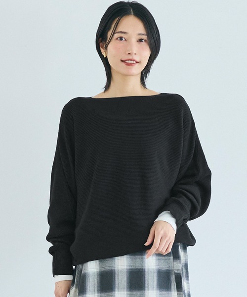 coca(coca)(コカ)の「しっとりやわらかボートネックドルマンニット(ニット/セーター・レディース・グレー/ブラック/ホワイト/パープル/ベージュ/レッド/グリーン/ブラウン/アイボリー/ブルー/ブルー系その他2/イエロー/ライトグリーン/ピンク系その他/チャコールグレー/ライトベージュ/ライトピンク/ライトグレー/グレイッシュベージュ/ピンク/ライトブルー/ネイビー・ONE SIZE/M/L/S)」の3枚目の写真
