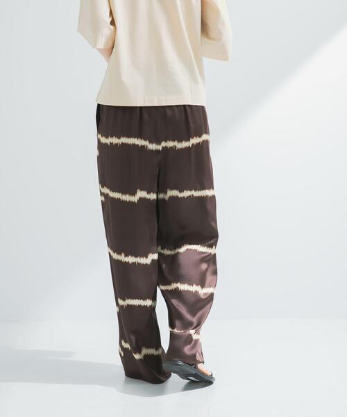 URBAN RESEARCH(アーバンリサーチ)の「『2サイズ展開』シルクミックスボーダープリントパンツ(その他パンツ・レディース・ブラウン/オフホワイト・36/38)」の17枚目の写真